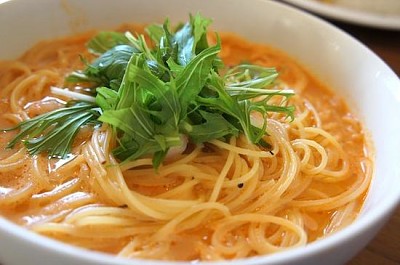 Sopa de tomate y espagueti