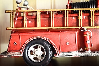 Modello di auto d'epoca camion dei vigili del fuoco rosso