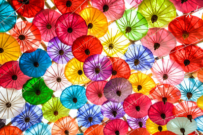 Colorido de sombrinhas de papel, guarda-chuva de papel traseiro