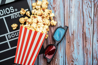 Kinofilmartikel, Filmklappe, Popcorn und 3D