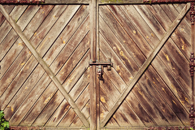 Textura do velho portão de madeira