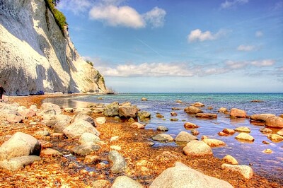 פאזל של סלעים על החוף