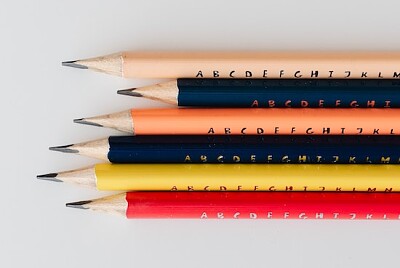 פאזל של עפרונות צבעוניים