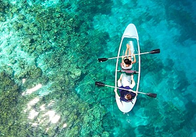 Kayak dans une mer magnifique