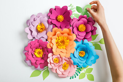 פאזל של פרחי נייר צבעוניים