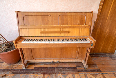 被放棄的鋼琴，基輔，烏克蘭