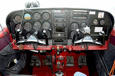 Cockpit of Cessna 182M Skylane