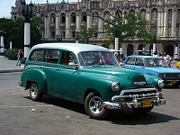 Cuba - Vieille voiture verte