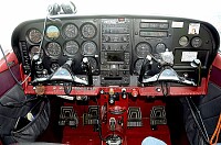 Cockpit of Cessna 182M Skylane